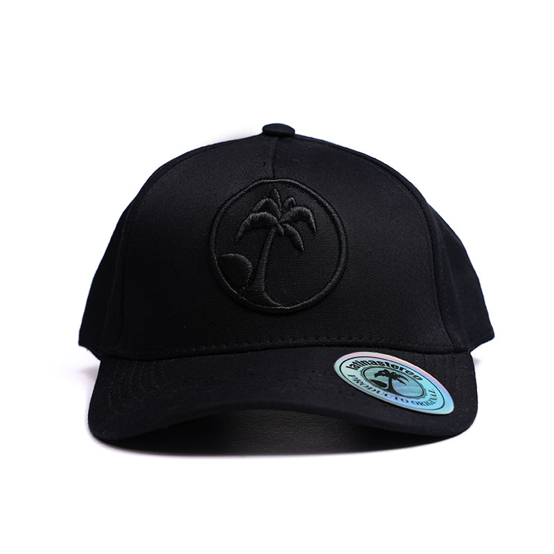 Gorra negra tono a tono